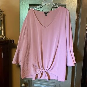 NWOT. Beautiful mauve colored blouse. 3X